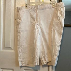 Kim Rogers Lightweight White Shorts Size 16